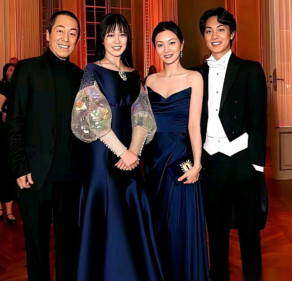 都说陈婷赢了，赢了巩俐。我倒觉得，这根本就不是一场比赛。一个是自己活成了一支