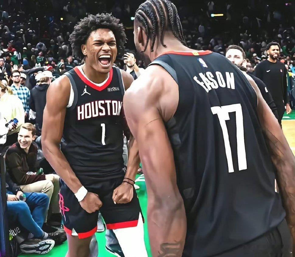 今早看到两条新闻，真是让人哭笑不得！马刺给文班亚马5年2.5亿顶薪，那绝对是物超