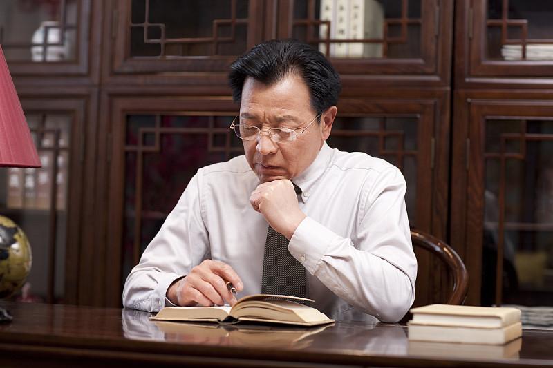 一个人的认知是由什么决定的?经常有人问：为什么同样年纪、同样起点的人，几年之后
