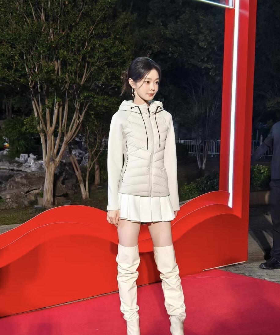 宋轶身材太好了吧！一身浅色很温柔！