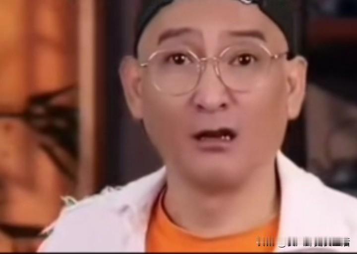 谢雷把师父侯耀华的内裤都扒了。他说你别张嘴闭嘴我爸爸我爸爸，张嘴闭嘴相声了，你