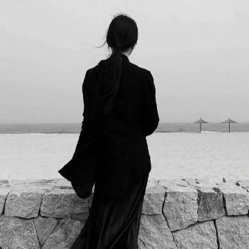 梁晓声在《人世间》中说：“从你出生的那一刻，端什么碗，吃什么饭，经历什么事，什么