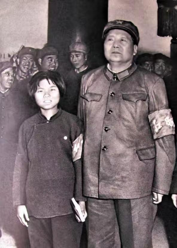 1966年，焦裕禄已经离世两年，他一心治沙、为民奉献的事迹传遍全国。9月