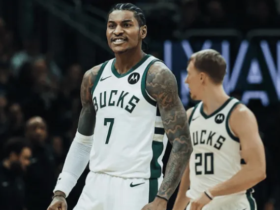 NBA常规赛，雄鹿主场118-116险胜骑士。全场比赛，雄鹿球员小凯文-波特首