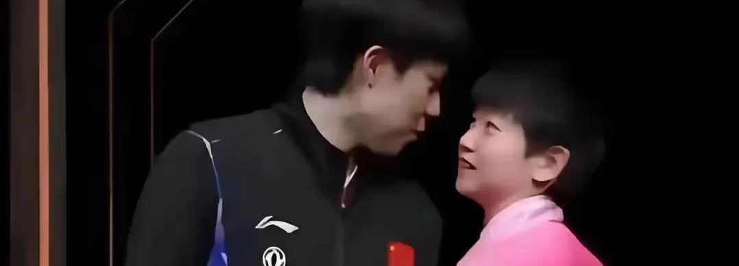 这眼神谁懂啊！心里的爱，眼里的光，都全视放在这一刻，你看