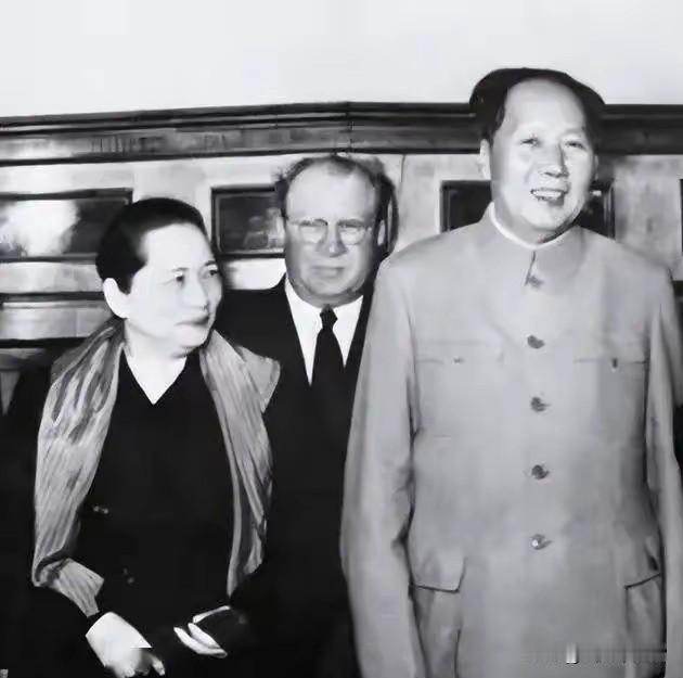 宋庆龄一生见尽权贵，却唯独对毛主席说出：您是我遇见过最明智的人。她半生身居