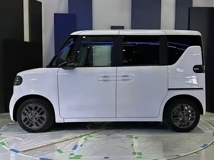 在日本安装一个7kw的充电桩竟然要7万人民币？！比亚迪日本K-car配20度