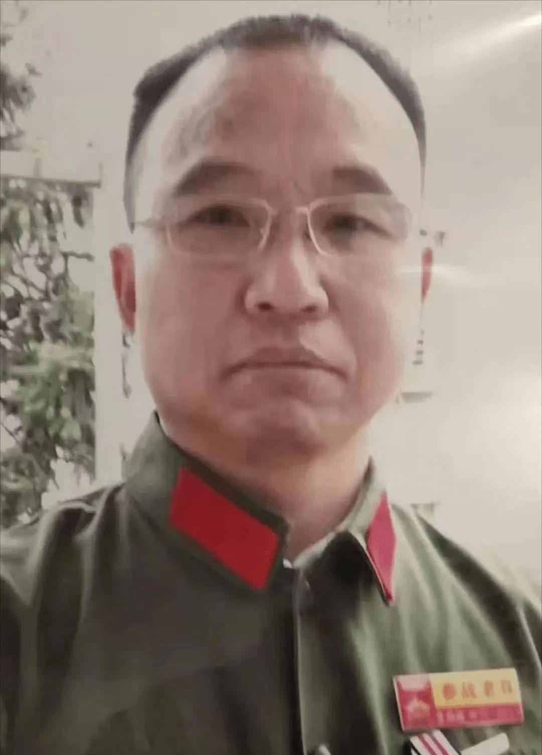1984年，李陶雄中弹后抢救无效，壮烈牺牲，谁知遗体送往后方安葬时，莫名从车上滑