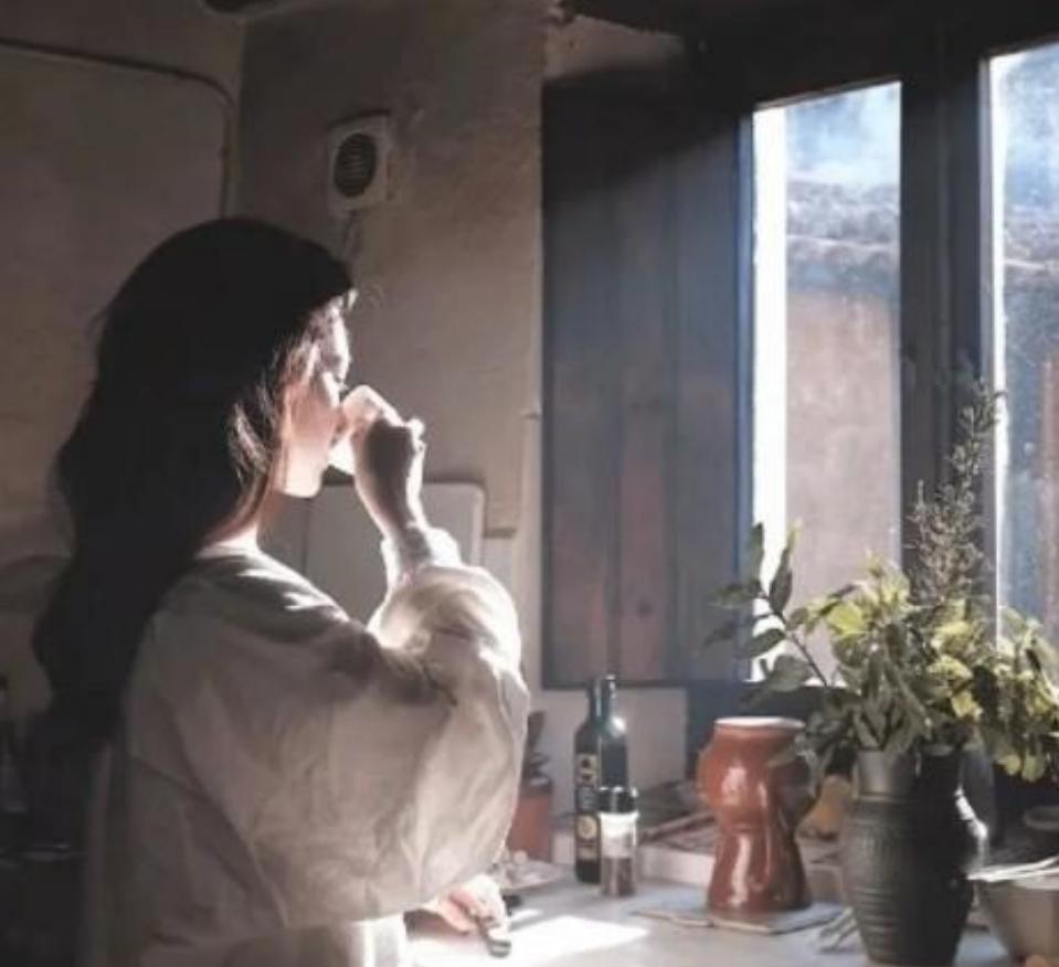 我姐夫是二婚，我姐是头婚，他前妻因胃癌离世。这桩婚事，起初并不被所有