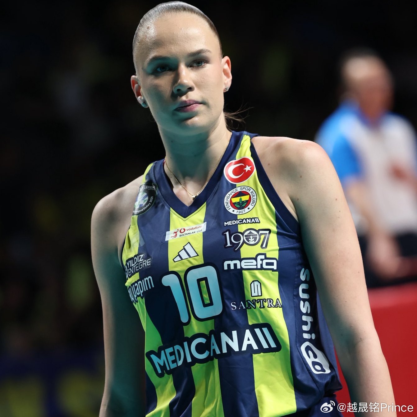 排球🎙来自费内巴切前排球部经理胡鲁斯.贝尔古的透露⚡️费内巴切尚未与三名