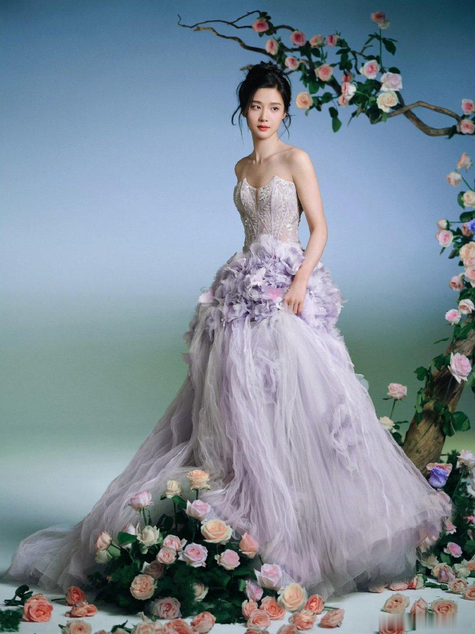 卢昱晓看东方·芭莎之夜活动造型，YumiKatsuraSpringCr