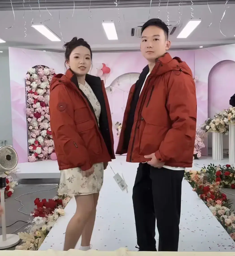 谢浩男和大妹的太养眼了，哥哥和妹妹一起上阵，许妈这心里得多开心啊，生活变了了个3