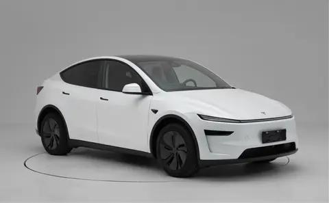 特斯拉ModelY全新版本实车曝光！搭载更大功率电机、可选黑色车标近日，