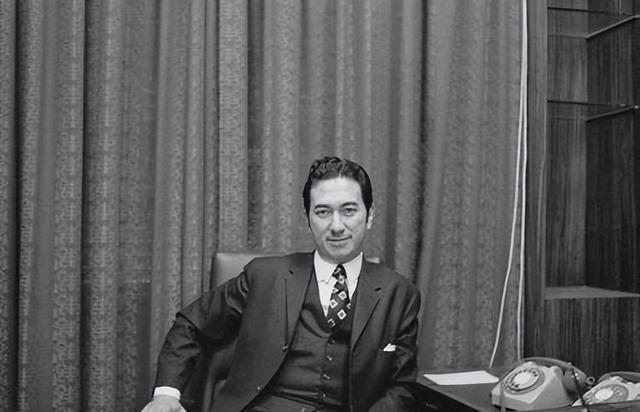 1997年，刚接连制造两起绑架案、狂卷十余亿港元的"世纪贼王"张子强，将作案目标