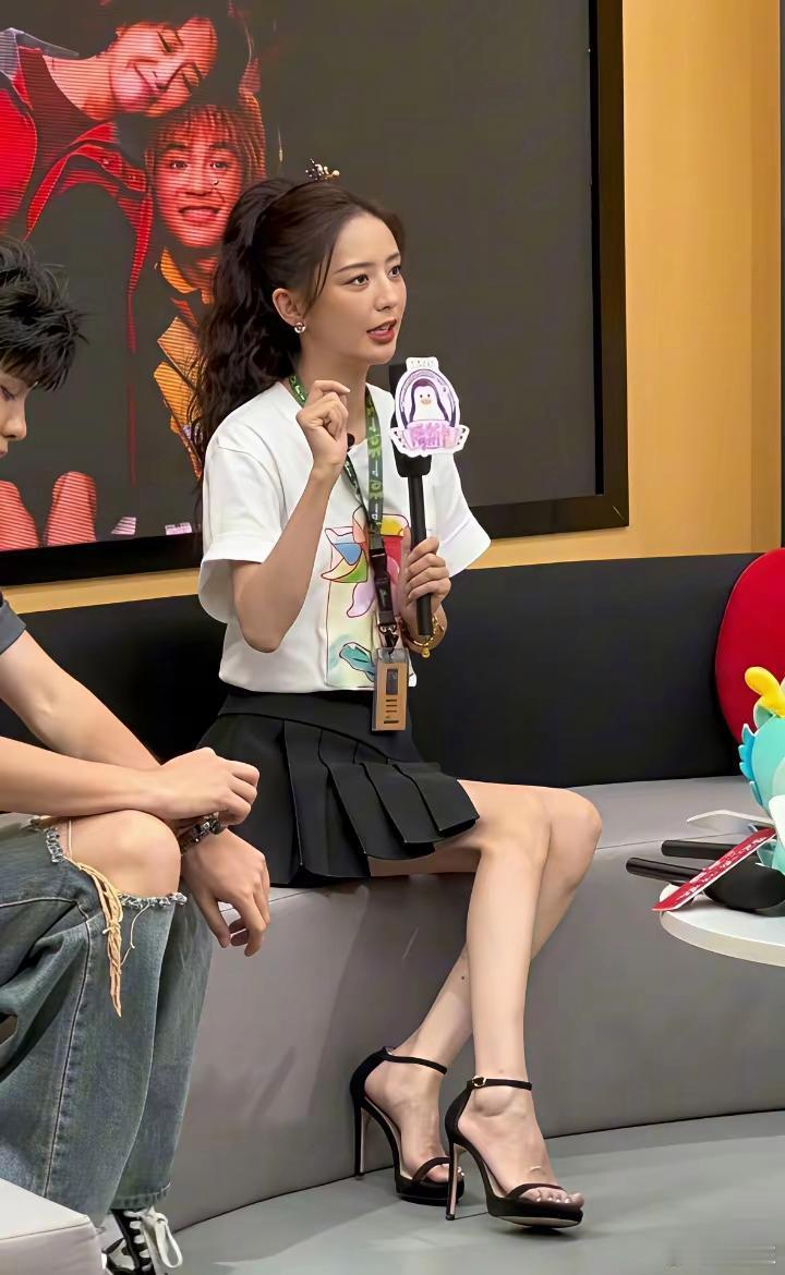 佟丽娅脚上的螺丝骨怎么肿起来了？