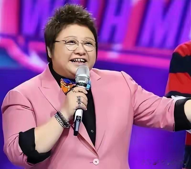 以前我一直以为韩红的基金会是以自己的钱为主做慈善，个人捐赠的只是很小一部分。但是