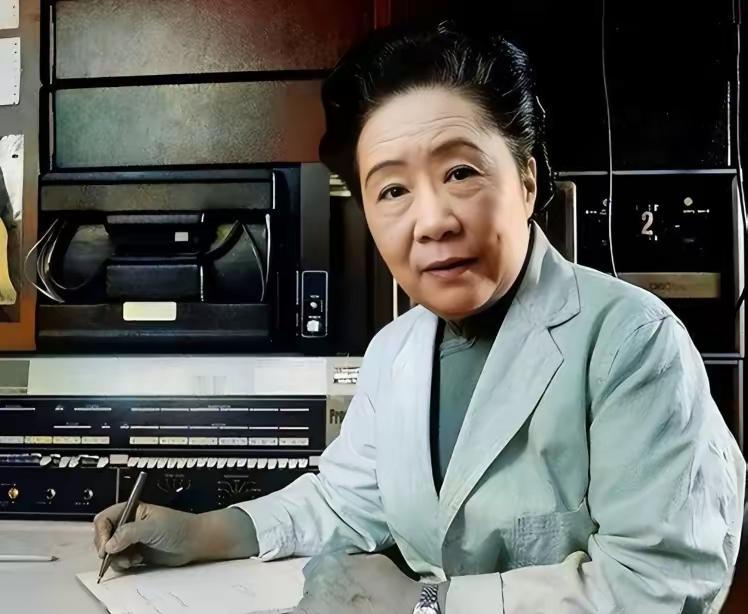 1973年，人民大会堂里，吴健雄见周总理，突然哽咽：“我客居海外几十年，爹娘走了