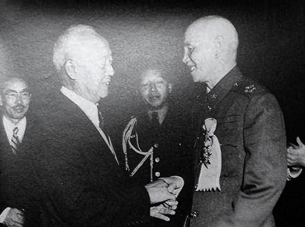 1949年汉城来客直谏南京旧部：李承晚亲口警告蒋介石“不除孔宋，必失民心”，老蒋