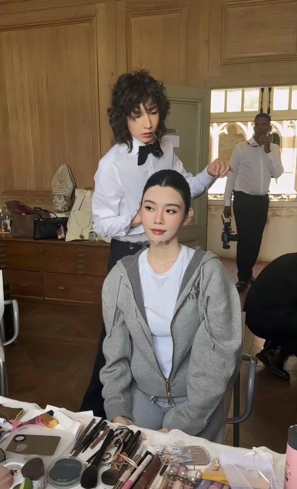 奚梦瑶婚礼化妆照，超模的脸就是不一样，头型也好美！