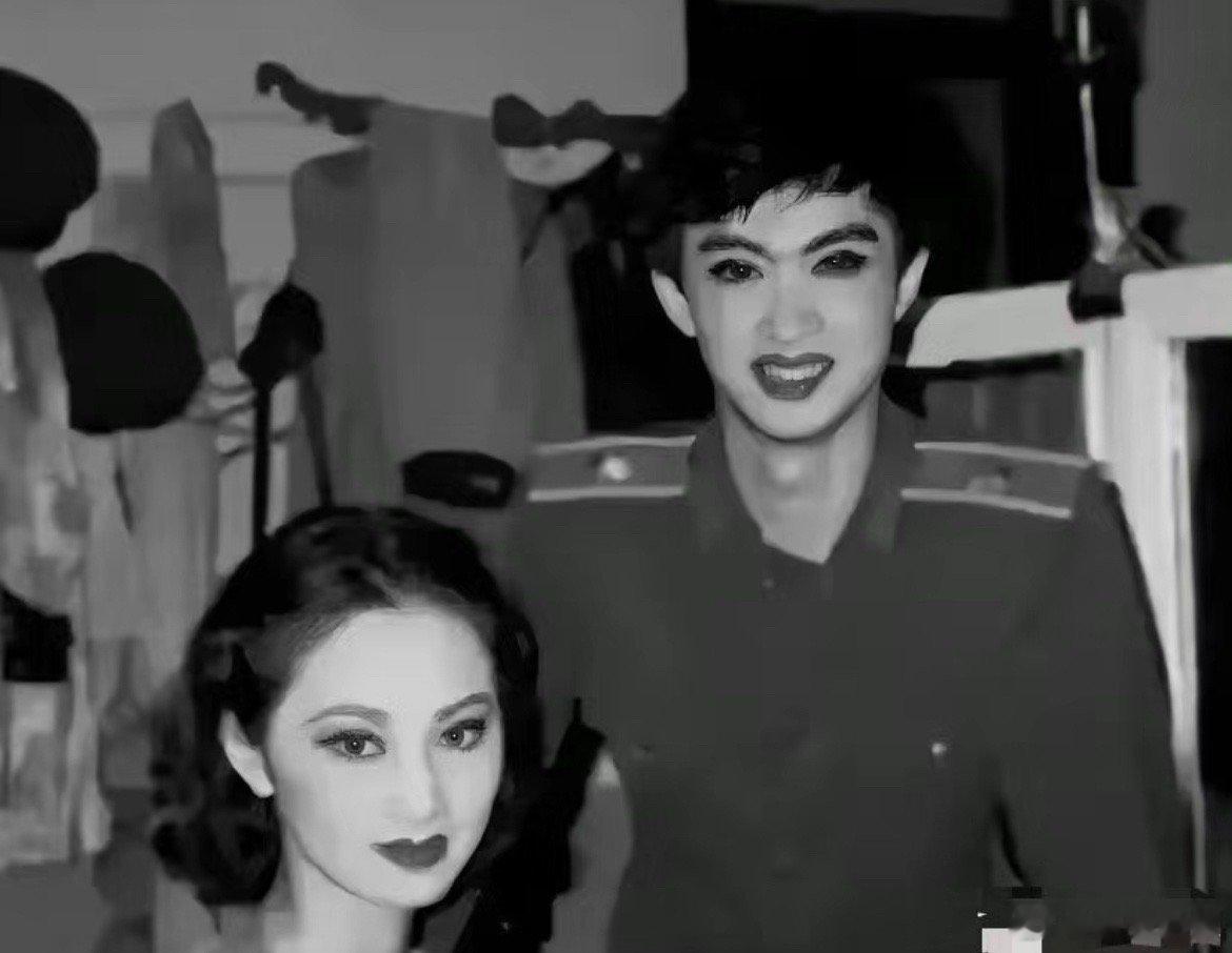 金星旧照：一张是和他前妻，另一张是和她丈夫。。。​​​