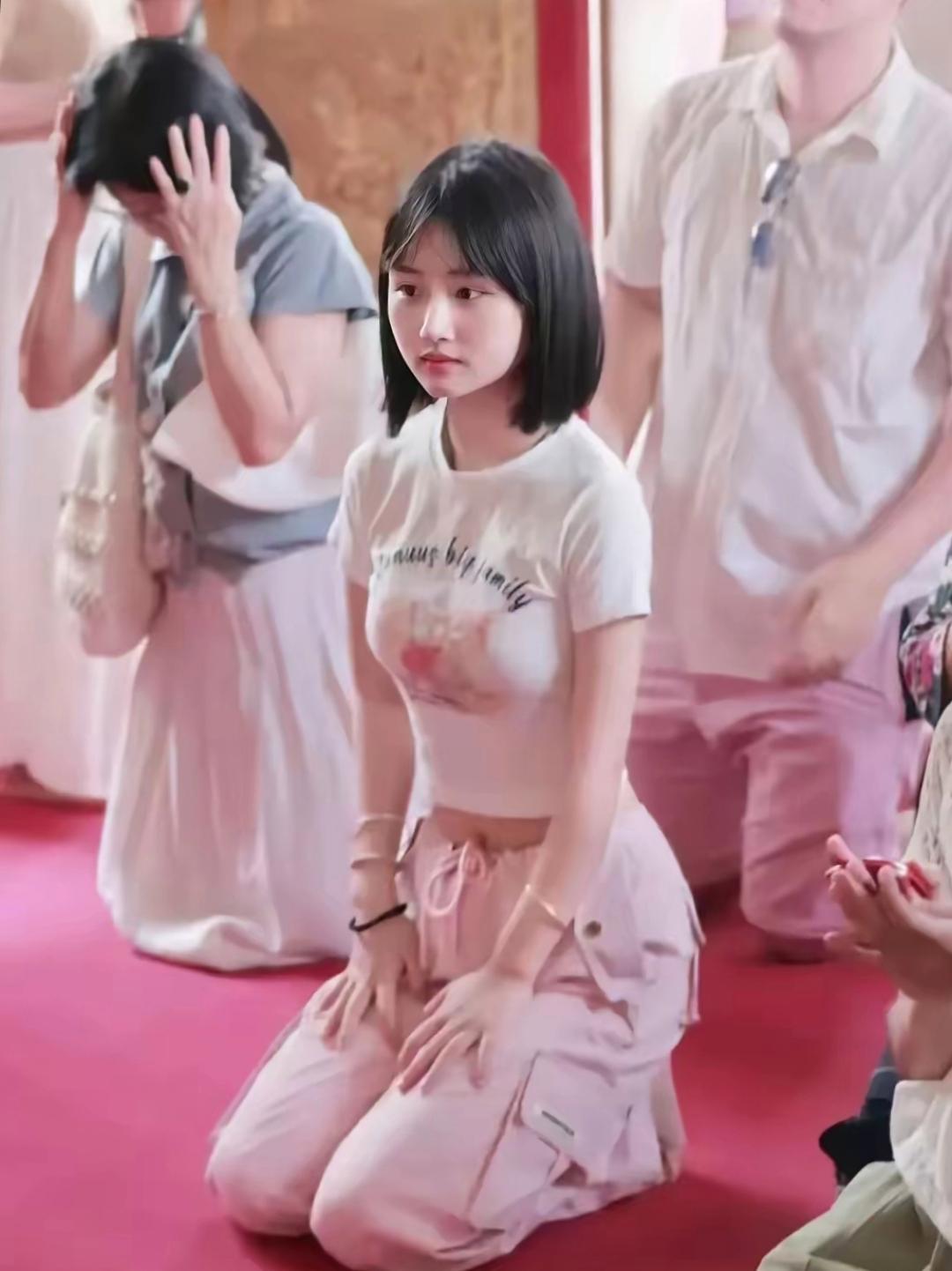 都长成这样了，还用拜神求姻缘签吗？