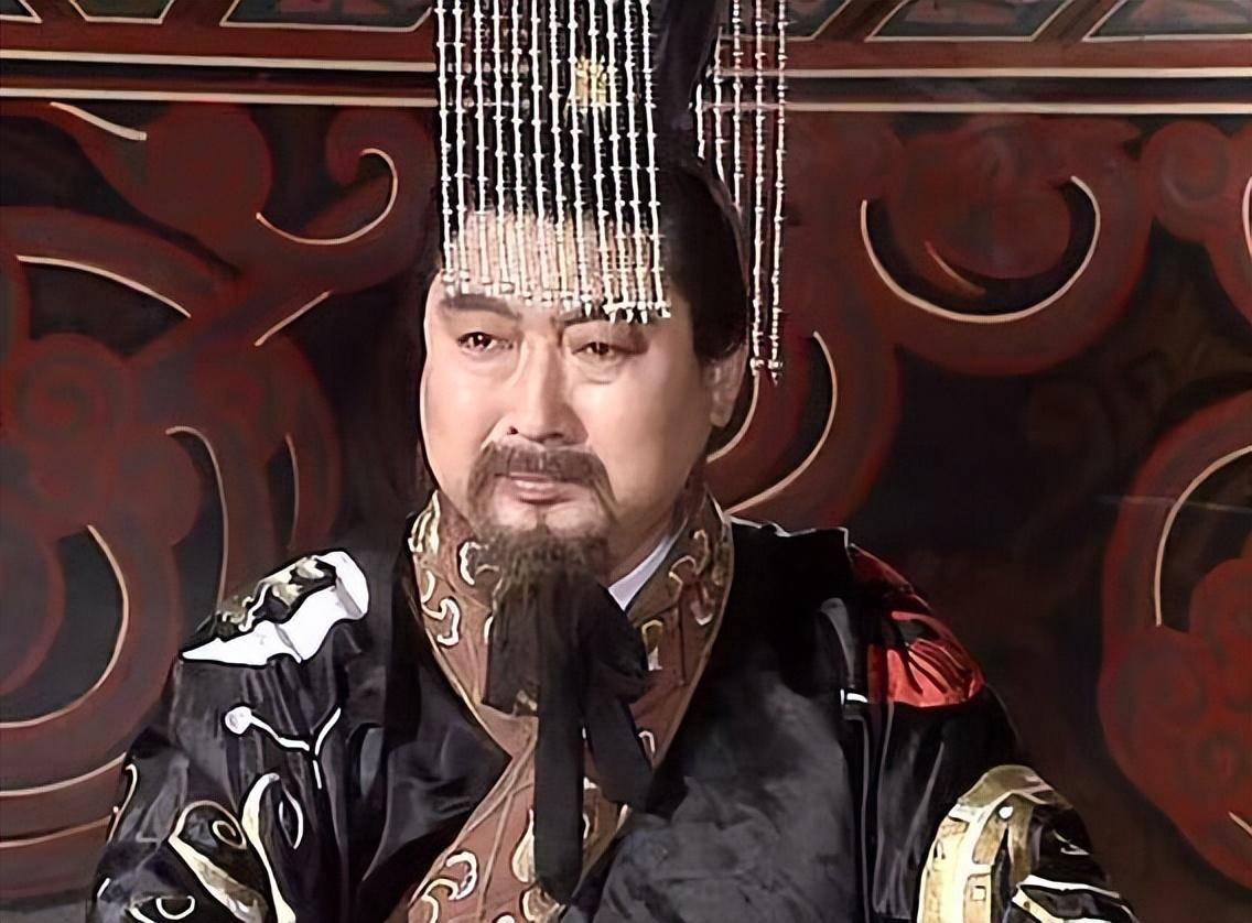 一个皇帝，在位41年，是整个三国时期坐得最久的人。诸葛亮在私信里夸他"天资仁敏，