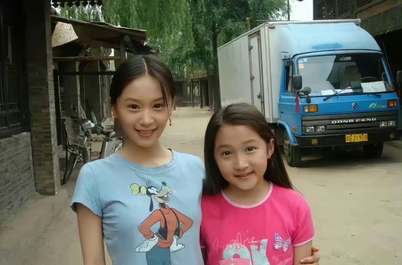 这是王子文和关晓彤吗？原来她们这么小的时候就认识了