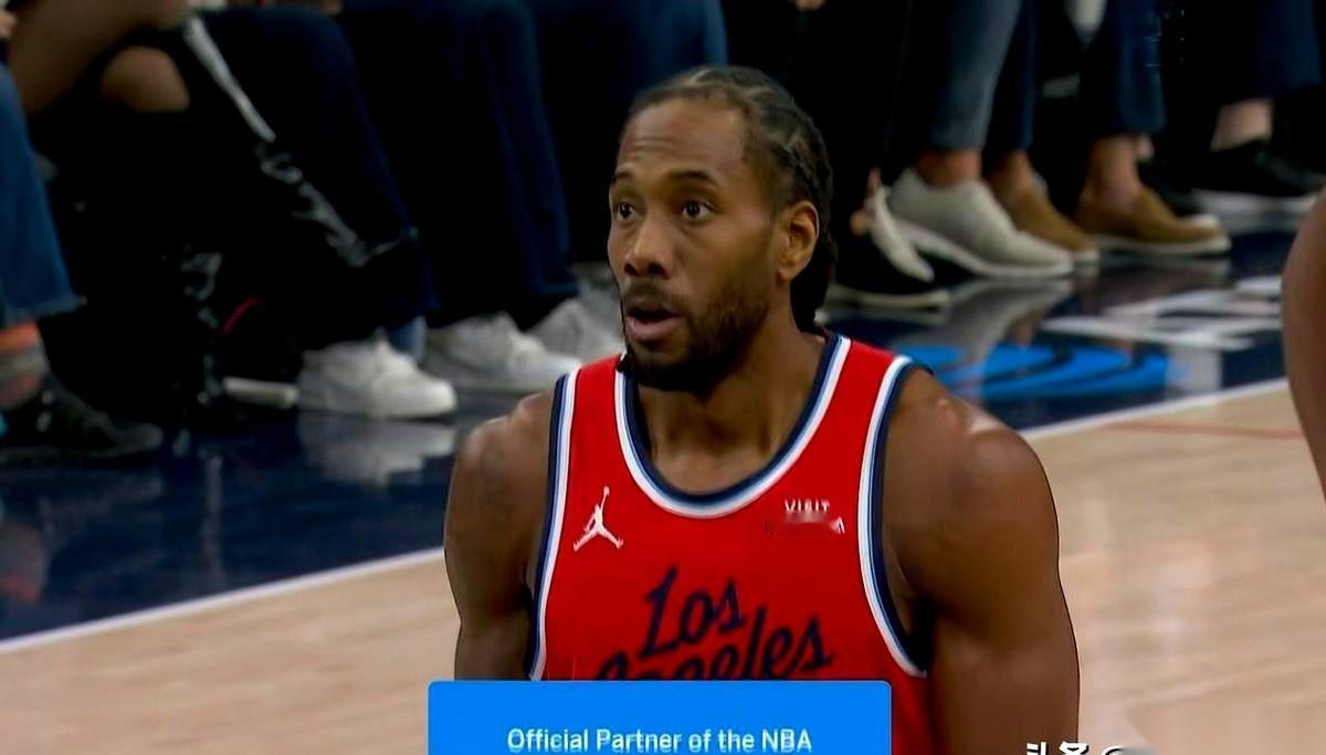 我真的会谢，第一节打了7分钟，6投0中，正负值-15。这是伦纳德？我没看错吧？