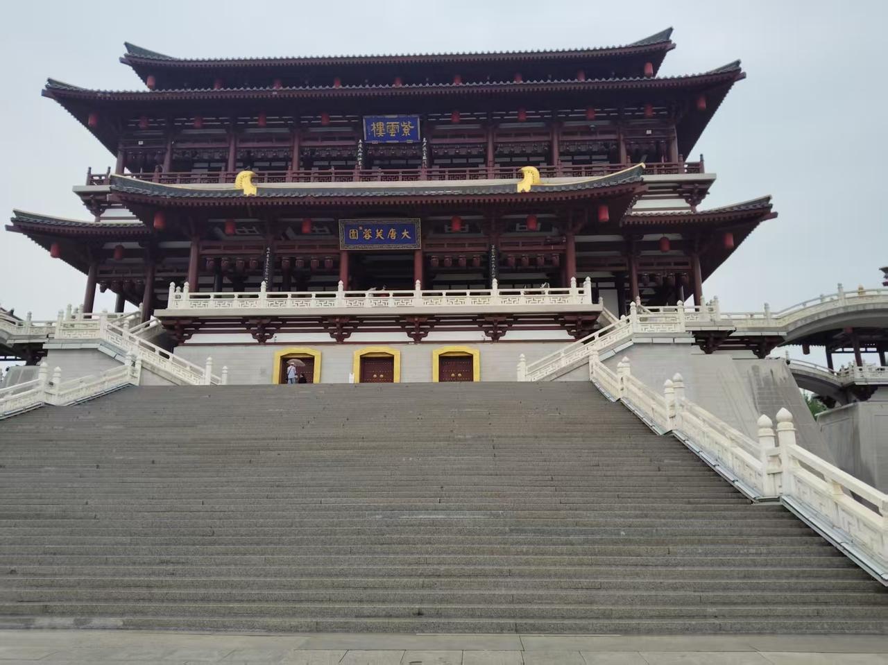 历史上的第一:第一个朝代:夏朝。第一个太后:宣太后。