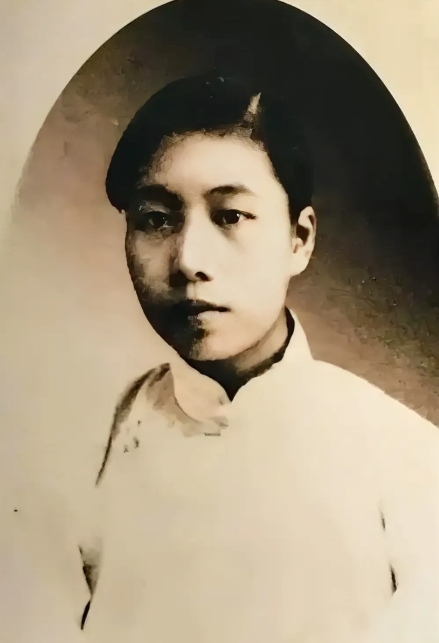 1941年12月，许广平被捕，日军见她满身伤痕却没有屈服，气得不行，随即怒喊道：