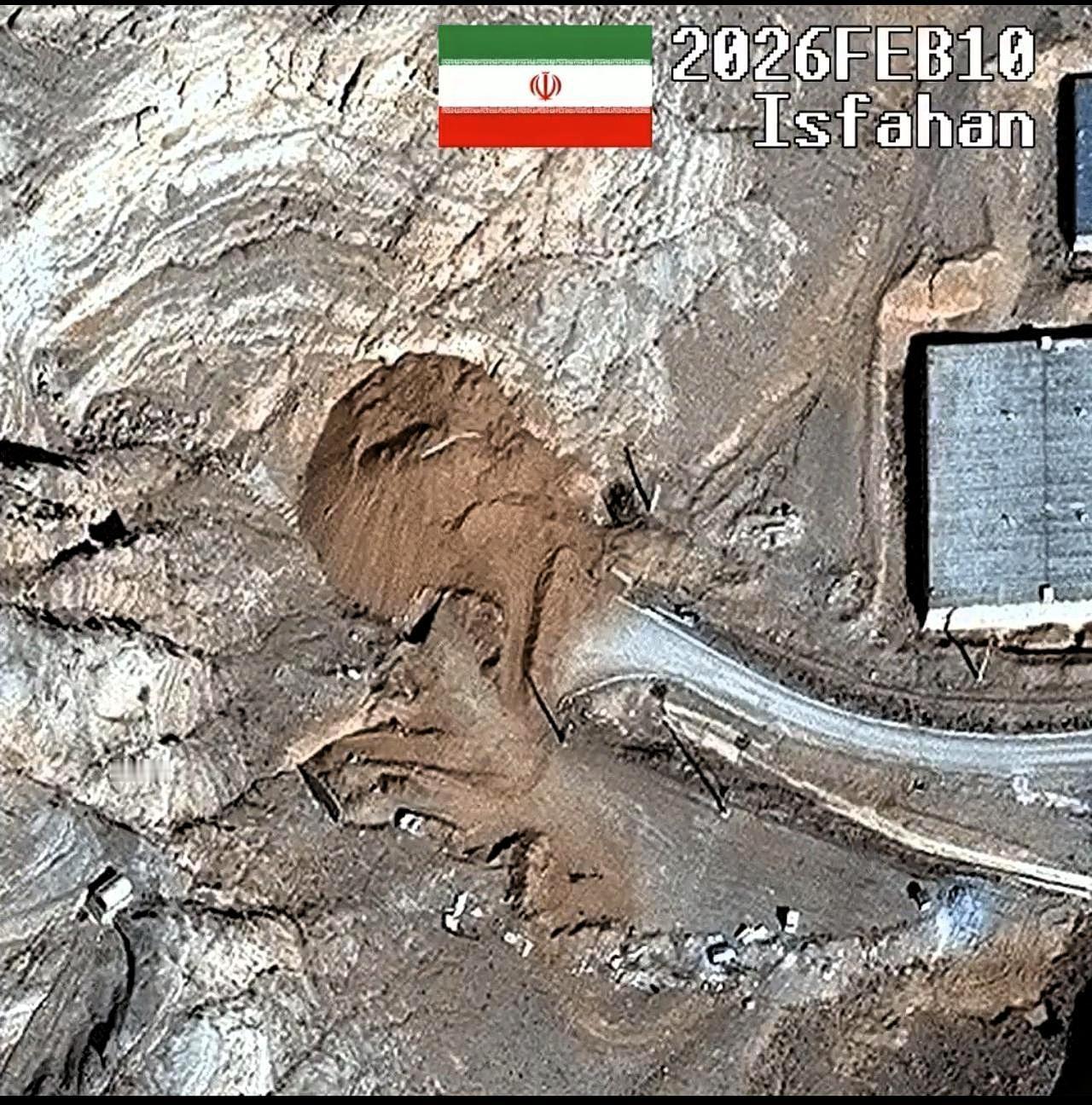 卫星图像曝光，伊朗给伊斯法罕核设施来了招“物理隐身”。所有隧道入口被泥土回填