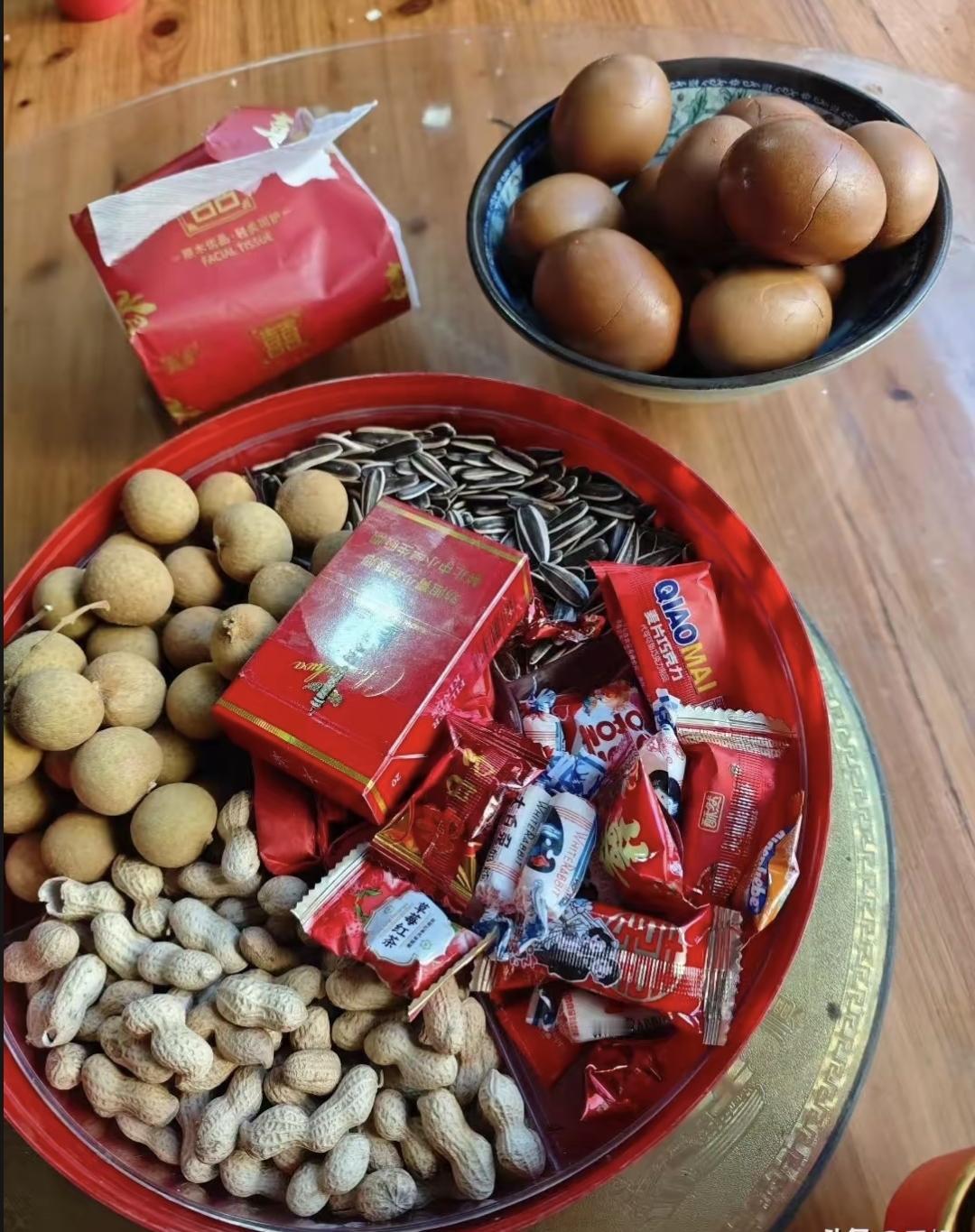 这不马上要过年了，75岁的二伯在“家里人”群里发了条消息，说大年初二不聚了，大家