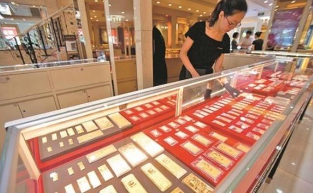 大家发现了吗？最近有3个反常现象，表面看起来非常矛盾。第一个，金子跌了，却没人抢