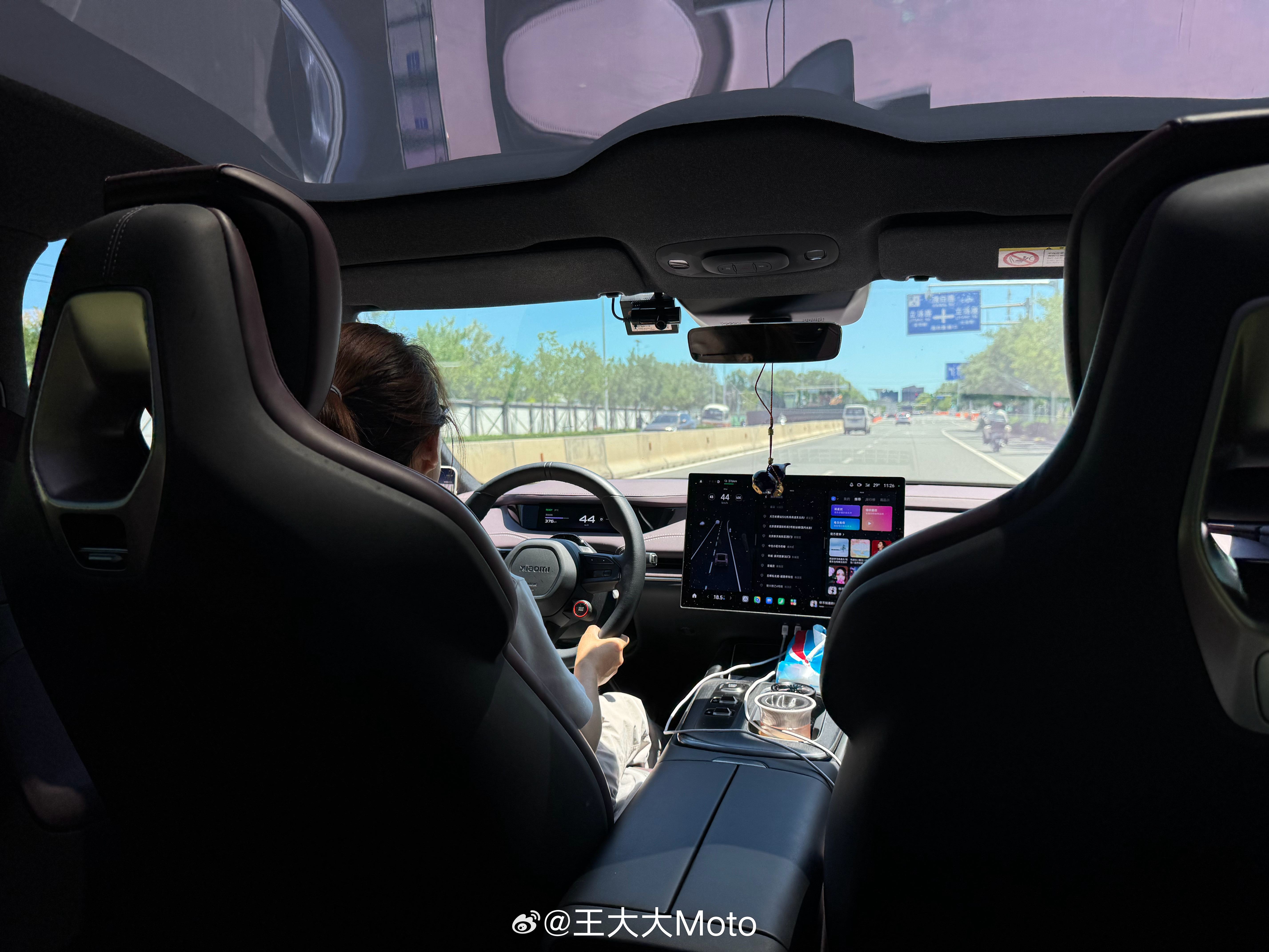 叫车叫了个紫外紫内的su7还是女司机唯一不好的是她没加物理遮阳30度大晴天，空调