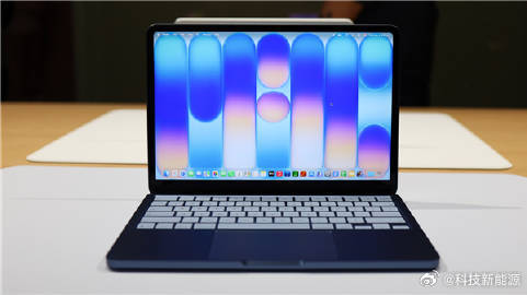 【华硕CEO称MacBookNeo像平板】苹果前不久正式发布了全新设计的MacB