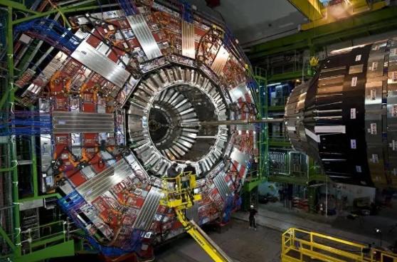 中国政府已经暂停大型粒子加速器计划。欧洲核子研究中心主任吉亚诺提最近提到，中国原