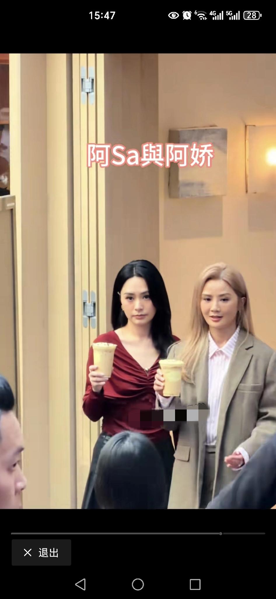 还是阿娇抗老一些，她骨肉更贴伏，看起来更脸部肌肉更紧致，除了略微有点胖，别的看不