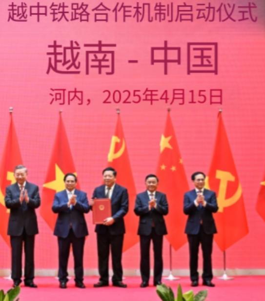 野心暴露！苏林访华藏双重算计，一边抱中国大腿，一边玩平衡术，越南算盘彻底藏不住了