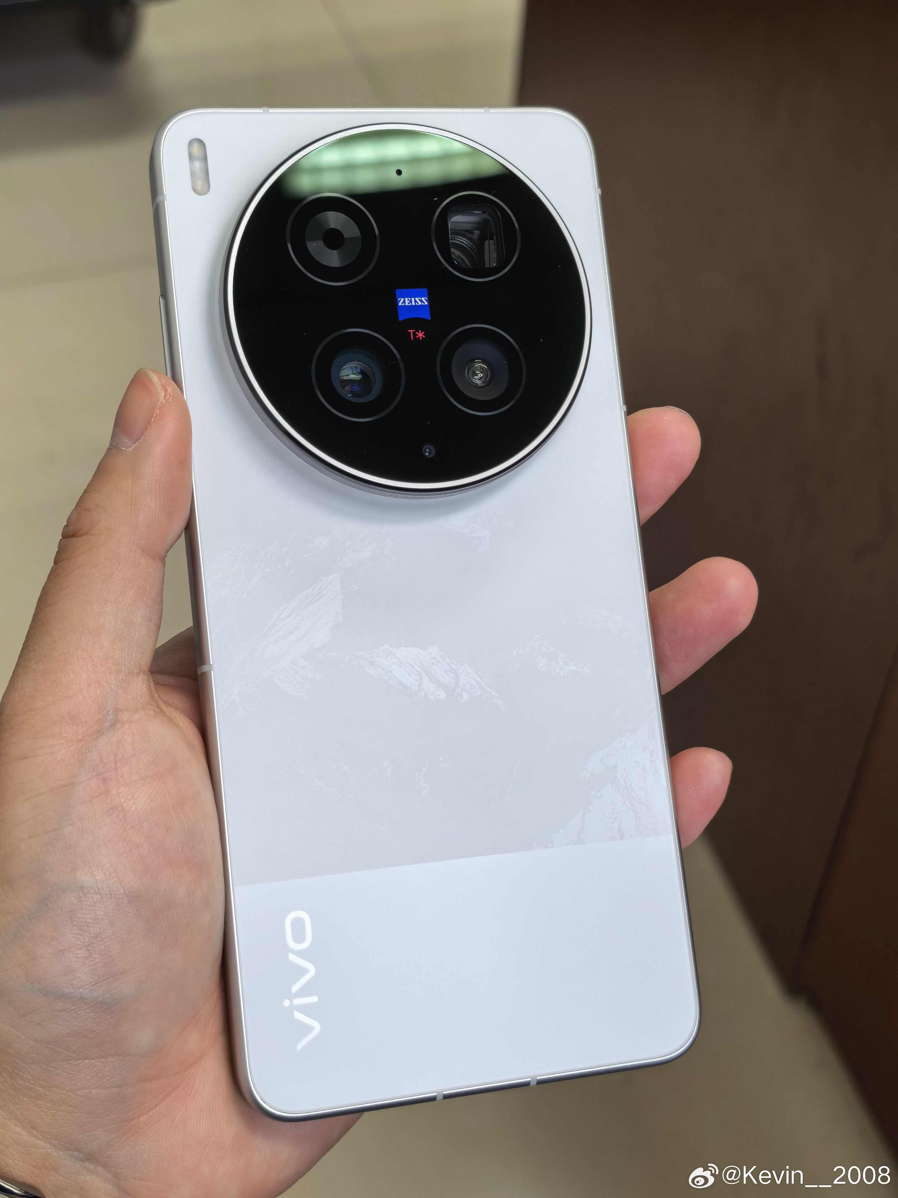 Vivo这个设计，真的有点看腻了。