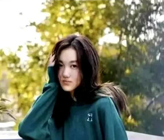 终于找到真相了！王菲巨有钱！每年8千万入账，妥妥的女王！春晚一首又