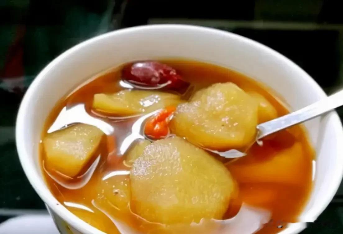 苹果煮着吃原来这么好！3种吃法胜过百药，不看亏大了平时啃着吃的苹果，没想到