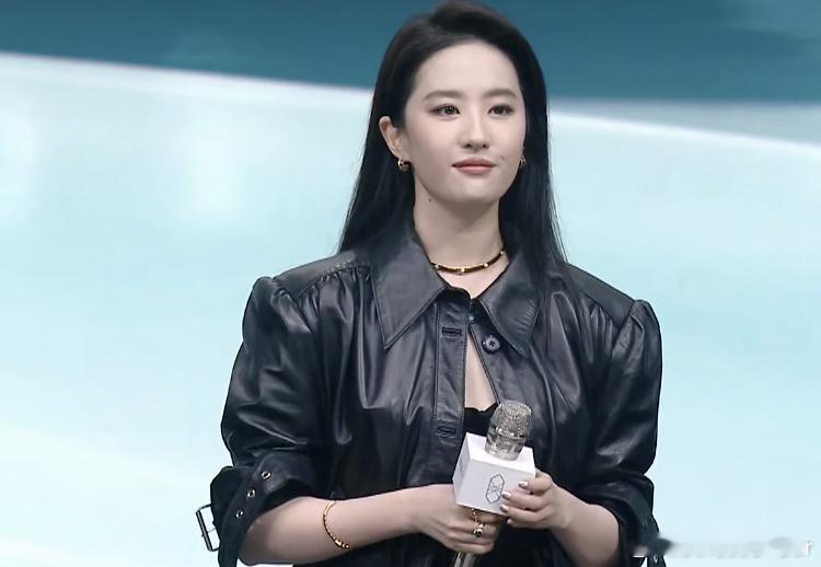 刘亦菲我的女神来了！真实不做作真的太美太雅了马er上唠唠​​​