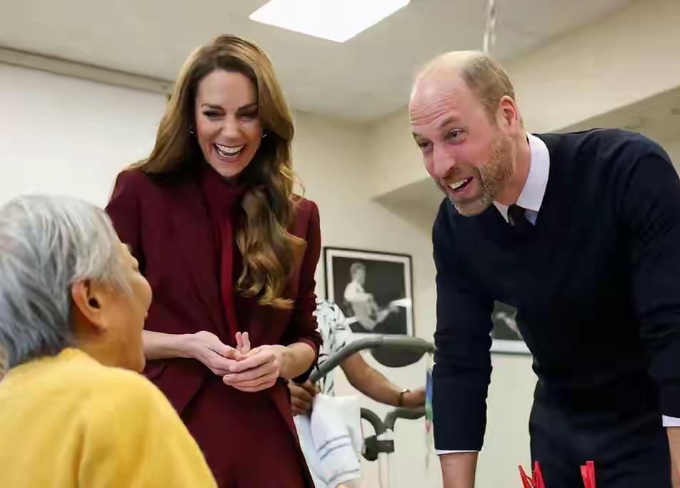 还好，威廉回头了！要不然哪有现在的和谐，没有凯特的助力。那他过得怕是如履薄冰，