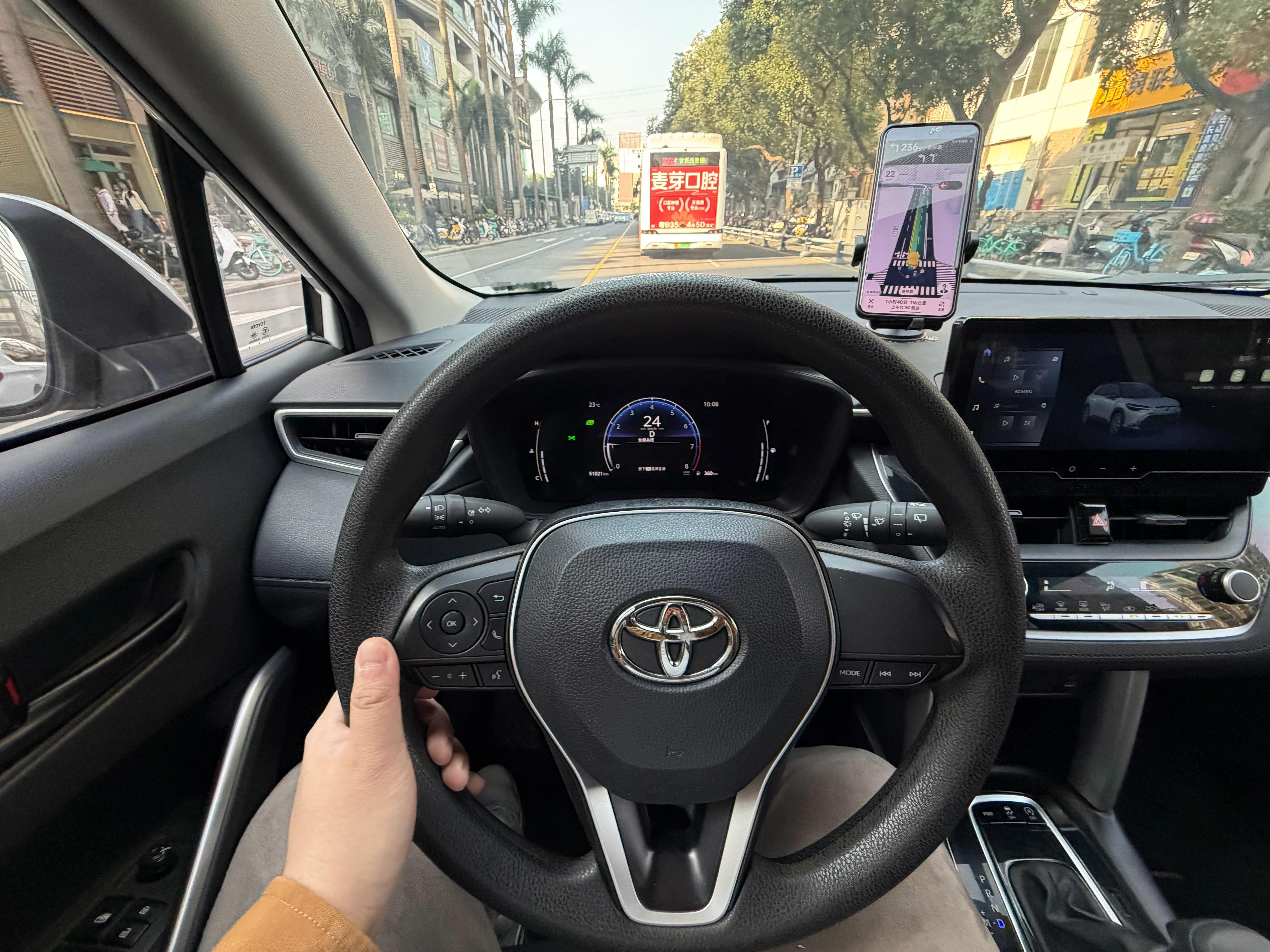 这两天在深圳代步租了个丰田锋兰达，平均一百一天吧，开着太难受了，2.0自然吸气