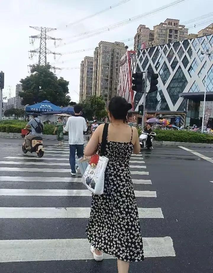 无奈的选择！儿子深圳出生，深圳读书，深圳长大，但他不是深户，但他有时候也觉得自己