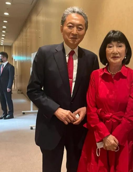 9月3日阅兵，这位78岁前日本首相鸠山由纪夫，将带着夫人出现在中国阅兵贵宾席位上