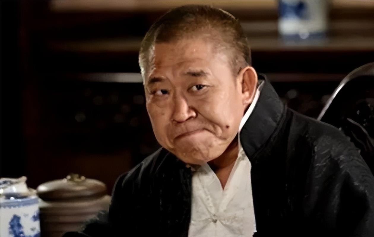 🌞当年，杜旭东拍完电视剧去拿片酬，投资方老板称财务不在，直接汇到杜旭东账户