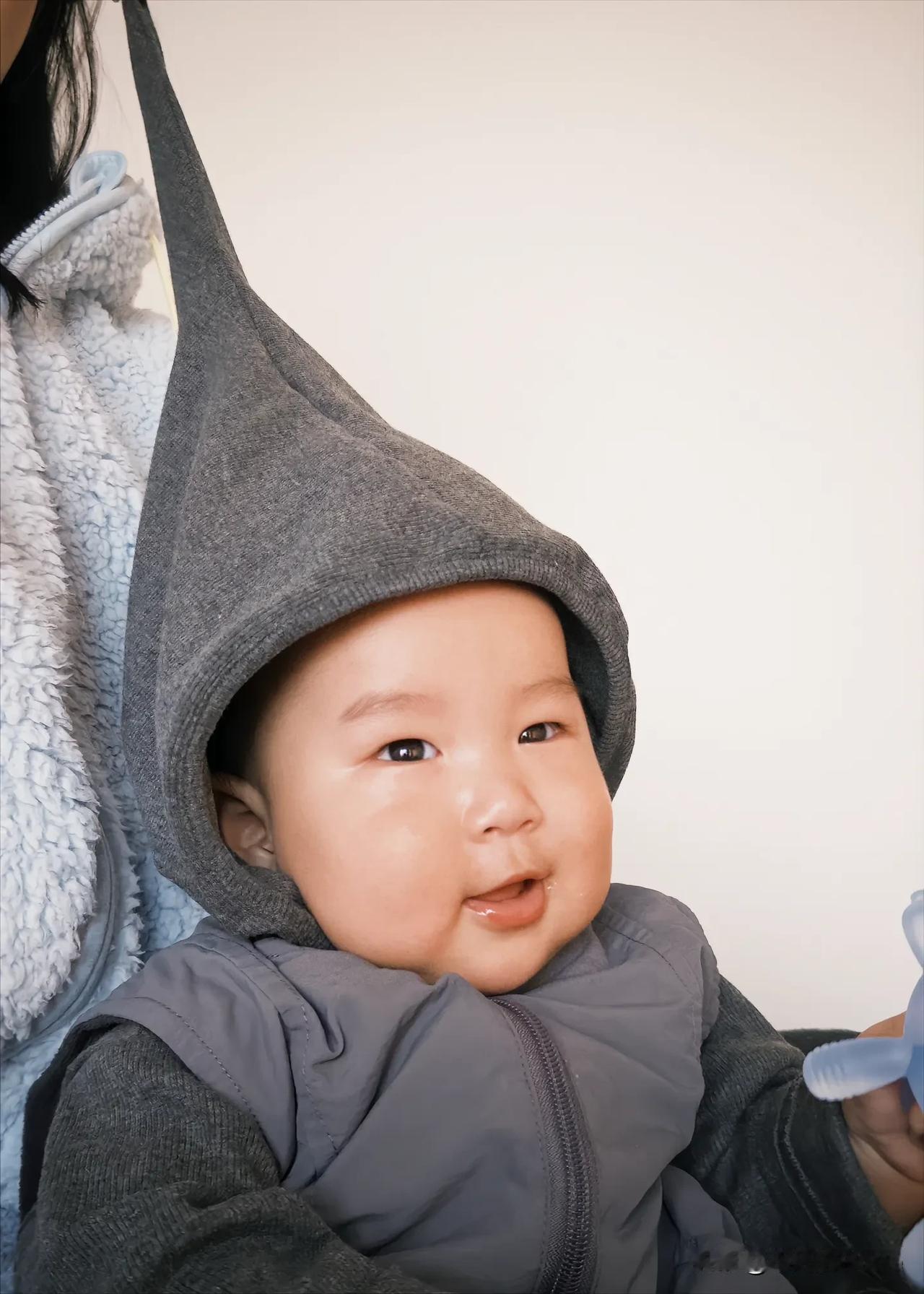 1月27日，谢思埸更新生活动态，并发了3张儿子的照片，好萌呀。婵宝姑姑迅速现