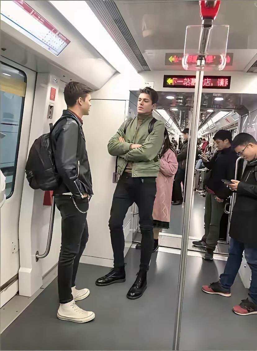 为什么外国人人长得都那么好看？