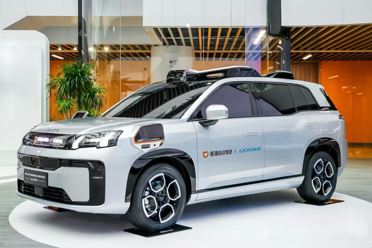 就在昨天滴滴官宣重磅决策：2026年实现Robotaxi（自动驾驶出租车）覆